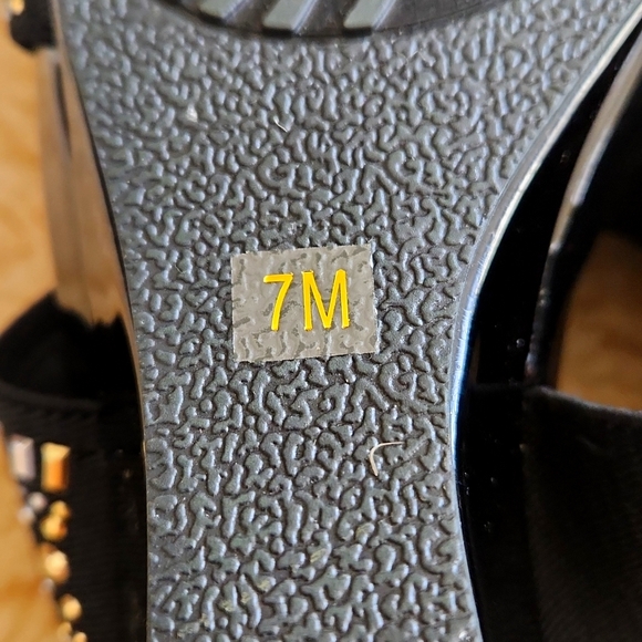 Gorgeous NWOT Coach And Four Dress Wedge Heel Sandals 🩶💛🖤 - Picture 9 of 16